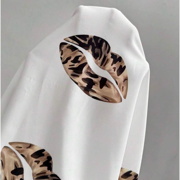 Luxe Leopard Lips Print Button Down Up Shirt Top Blouse - Picture 4 of 7